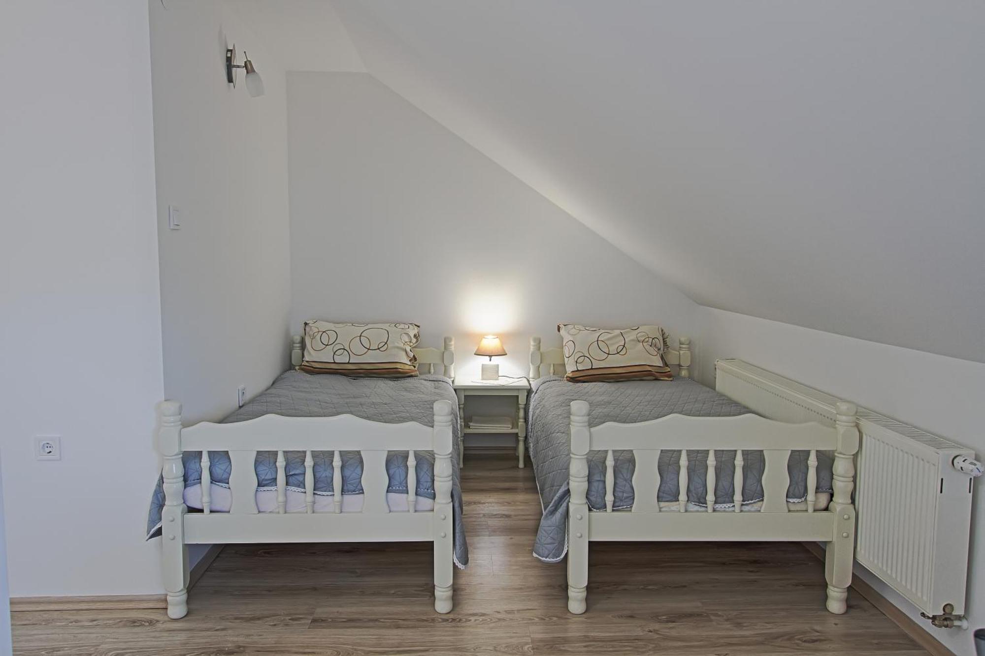 Guesthouse Viktorija Flat Otocsán Kültér fotó