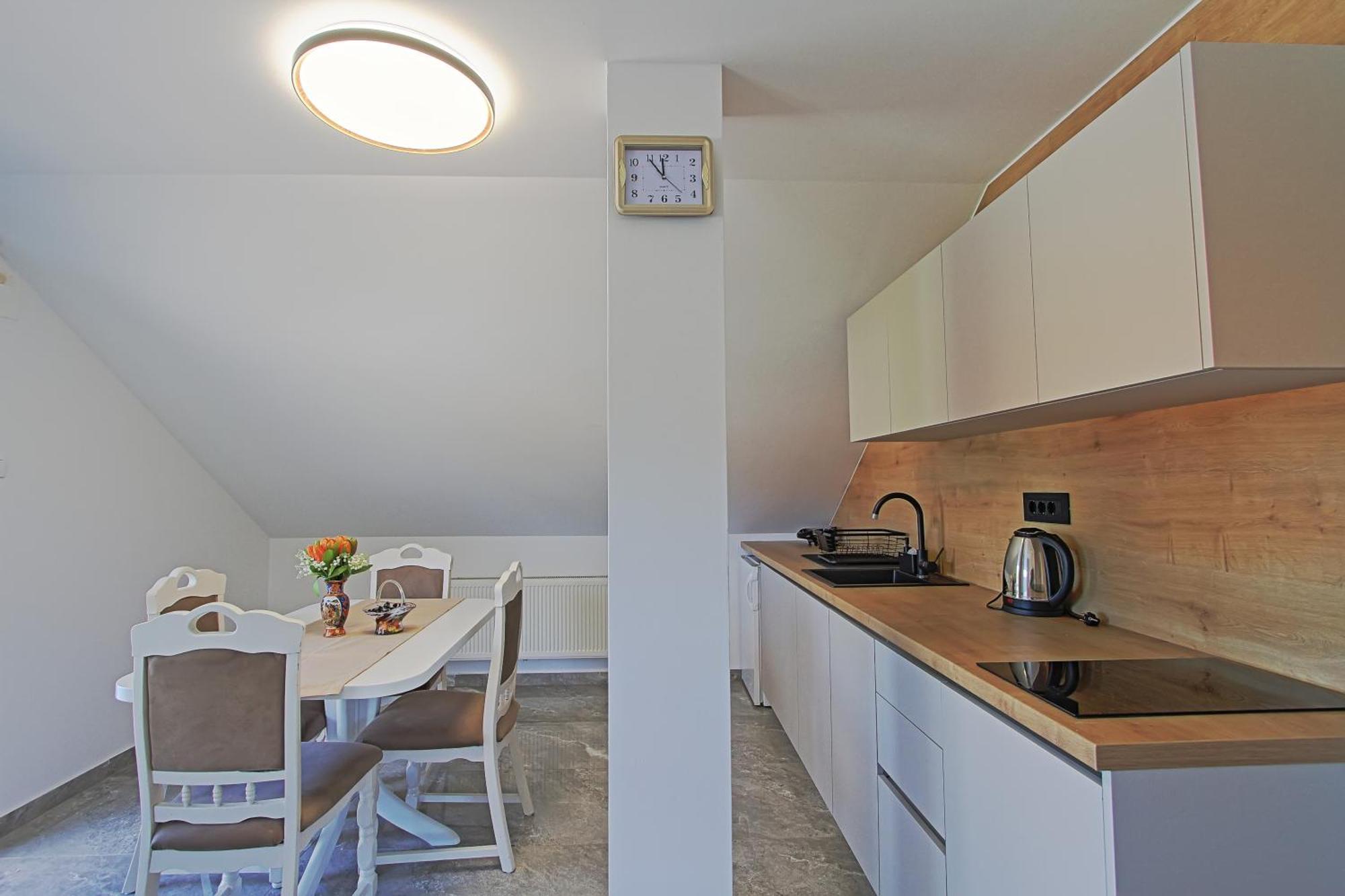 Guesthouse Viktorija Flat Otocsán Kültér fotó